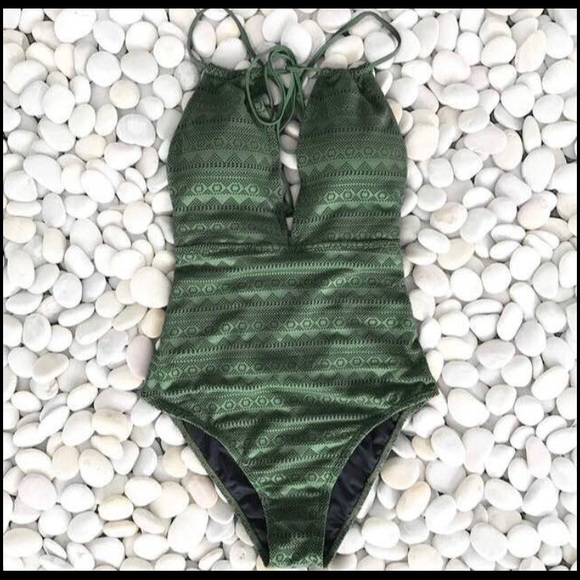 Cupshe one piece - Picture 3 of 4